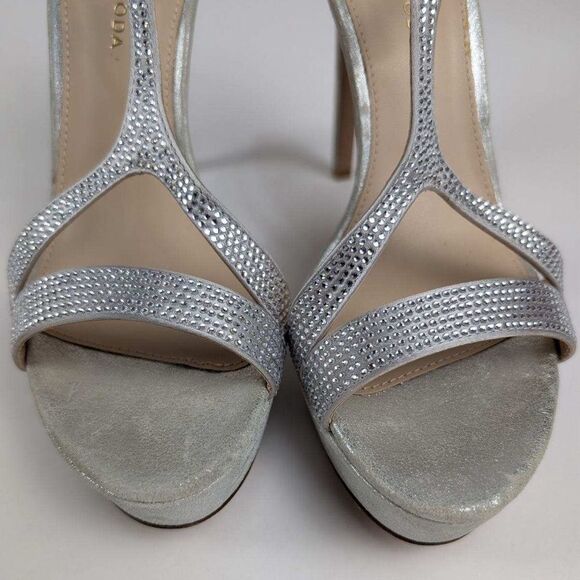 Pelle Moda Onora T- Strap Silver Platform Sandals - Size 9.5 - Picture 7 of 8